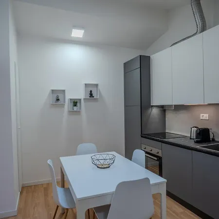 House241 Bocconi Apartament