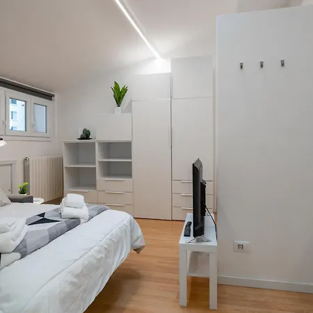 Lägenhet House241 Bocconi